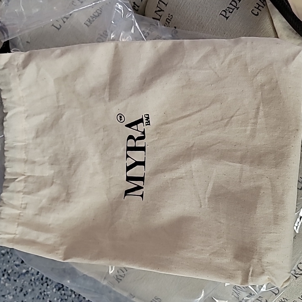 𝅺myra Camo Sneakers NWT - Picture 5 of 5